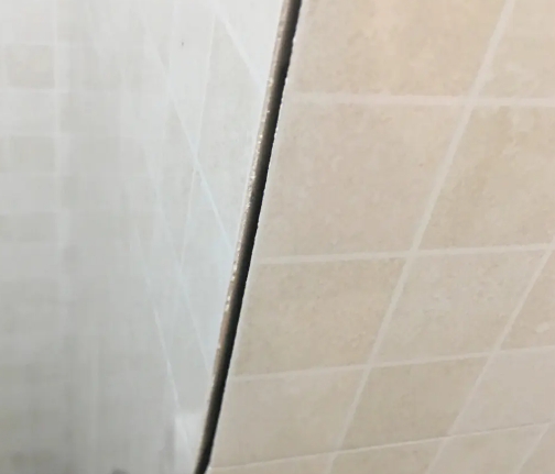 花垣瓷砖空鼓维修公司分享阳台瓷砖脱落的修复过程可以分为以下几个步骤