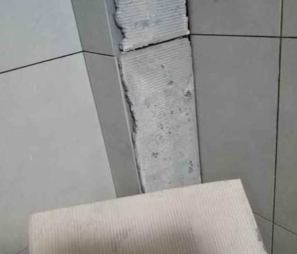 花垣瓷砖空鼓维修公司分享下厨房瓷砖脱落的补救措施。